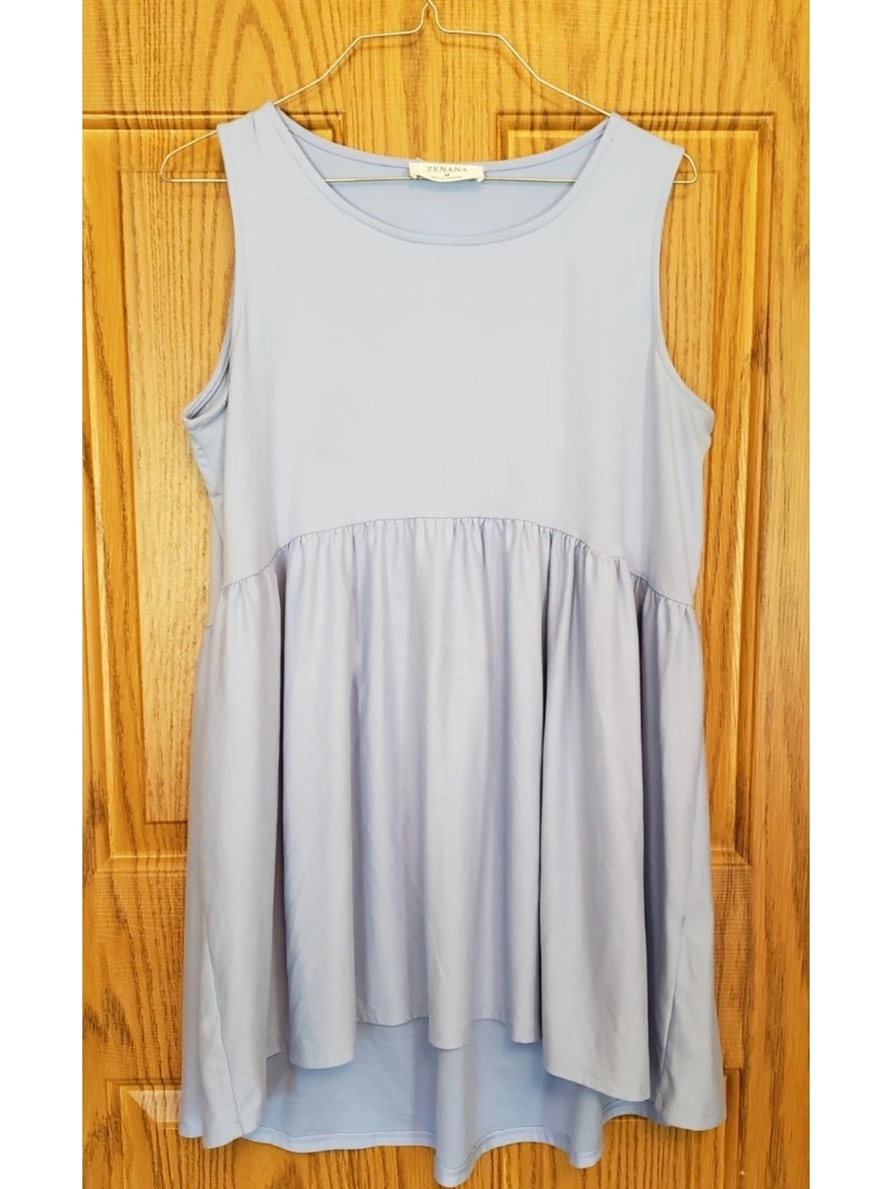 Zenana Outfitters Light Blue Scoop Neck Top. Medium. Strechy. Light Weight.